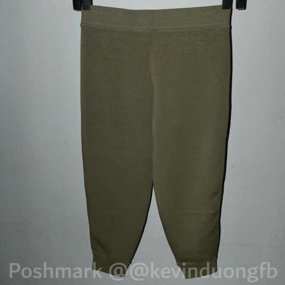 Moisture Wicking Zipper Pockets - Picture 8 of 8